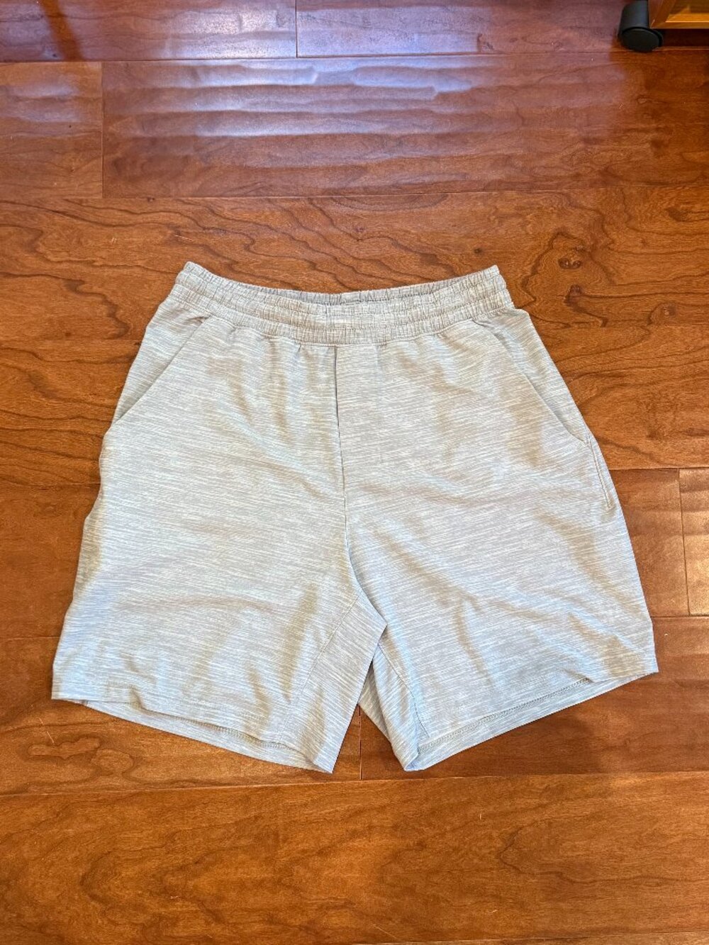 Lululemon Men's Gray Shorts, Size 7" S